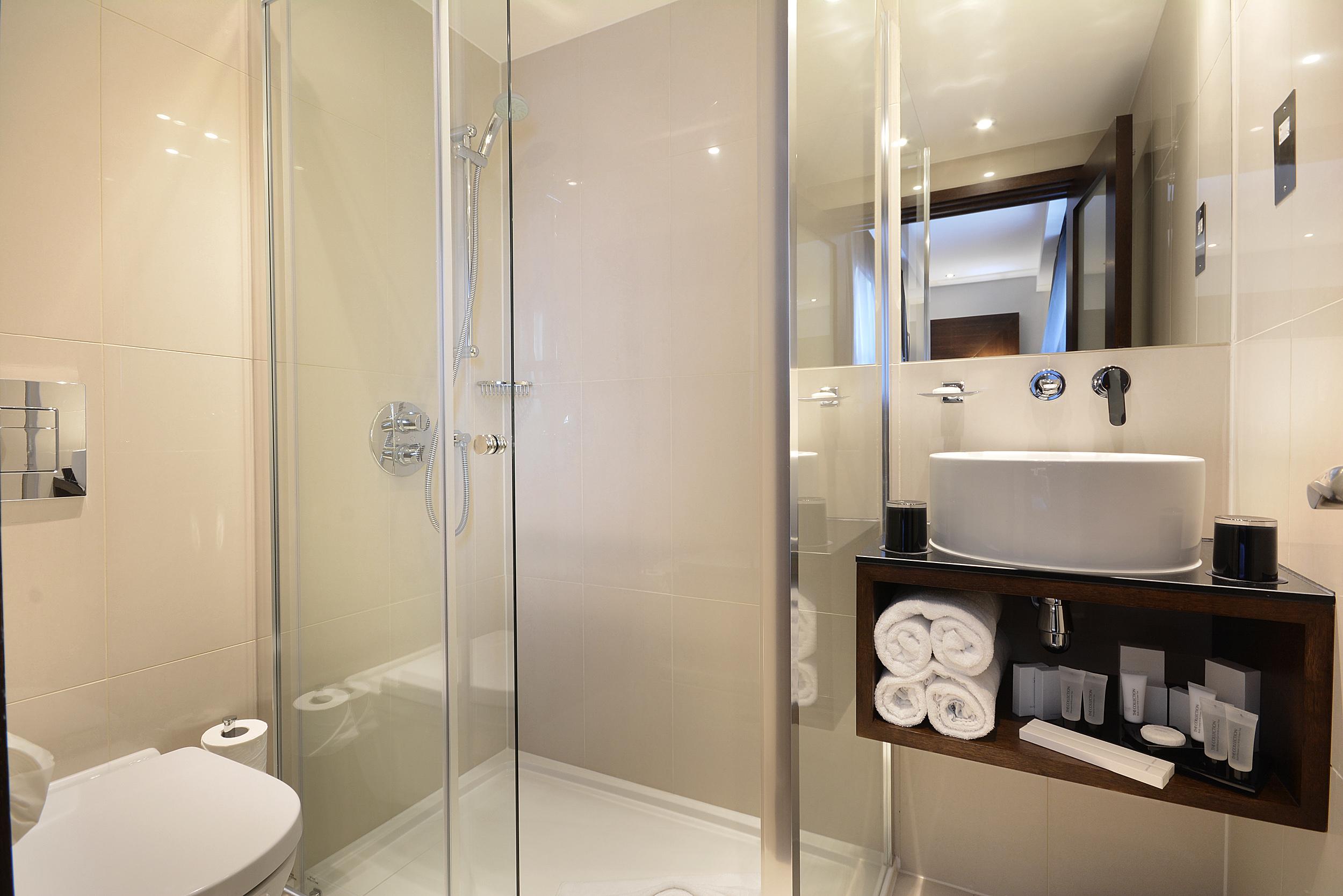 Park Grand London Lancaster Gate Hotel Exterior photo A shower cubicle