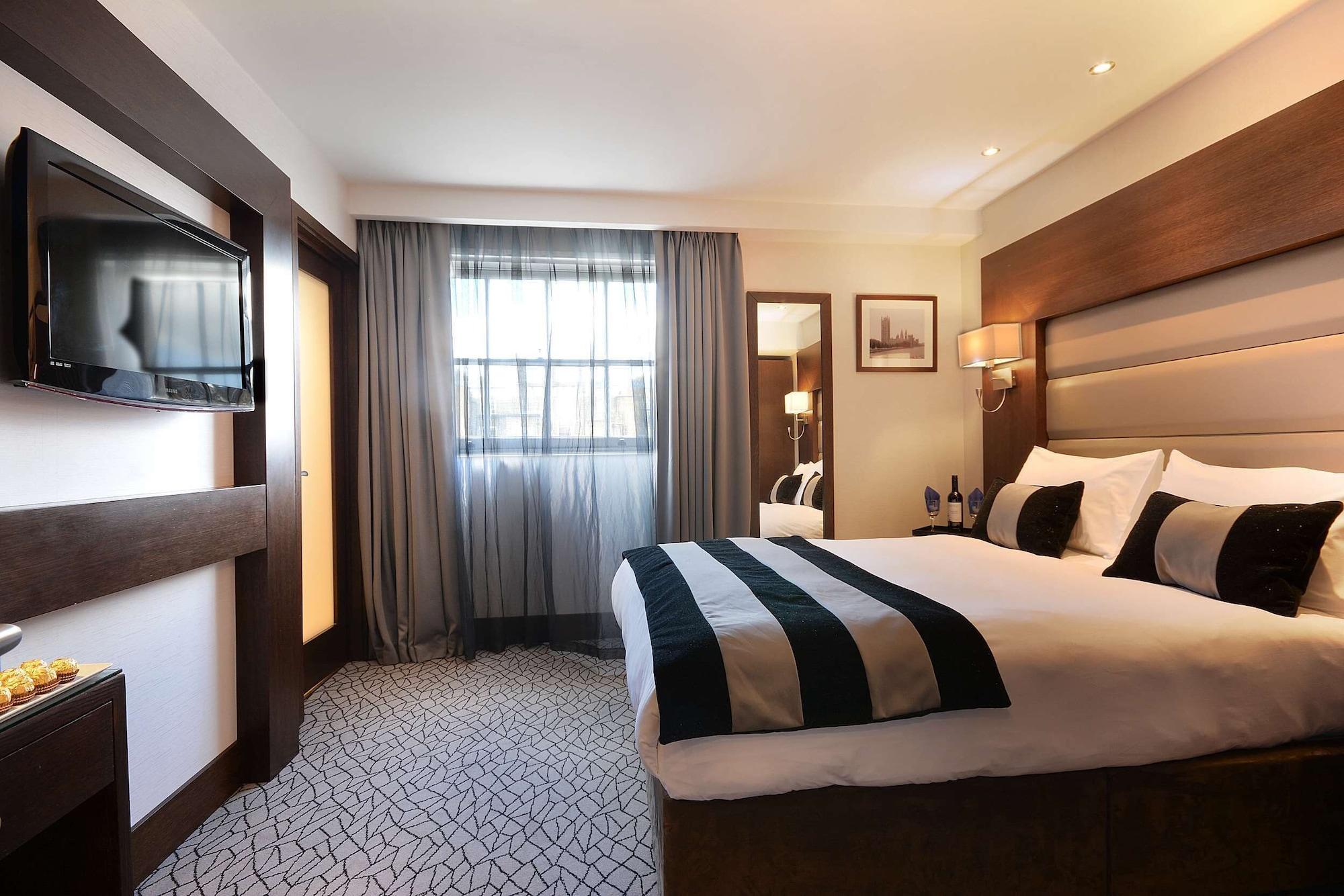 Park Grand London Lancaster Gate Hotel Exterior photo A bedroom at the hotel