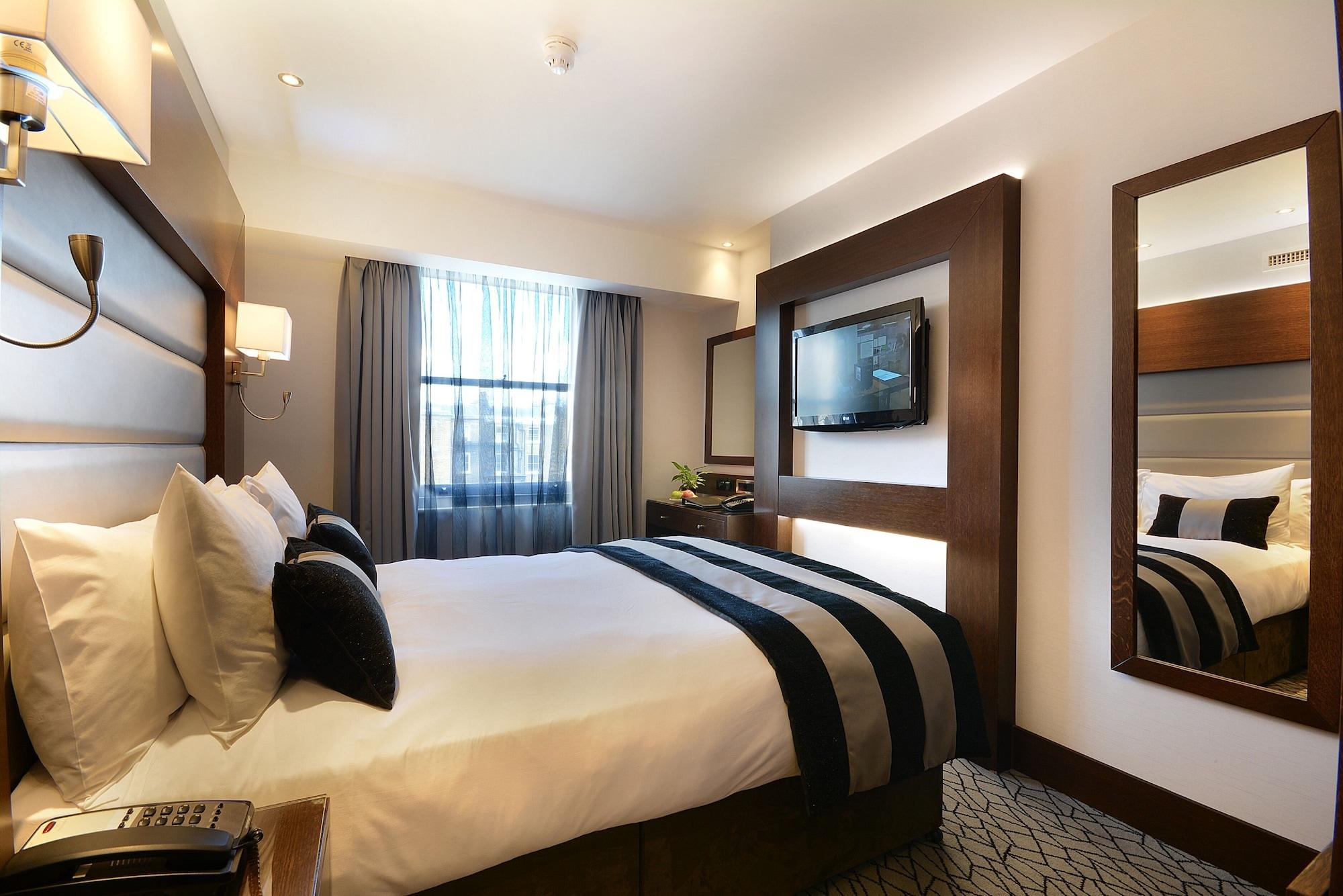 Park Grand London Lancaster Gate Hotel Exterior photo A bedroom at the hotel