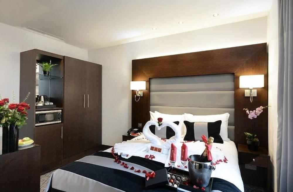 Park Grand London Lancaster Gate Hotel Exterior photo A bedroom at the hotel