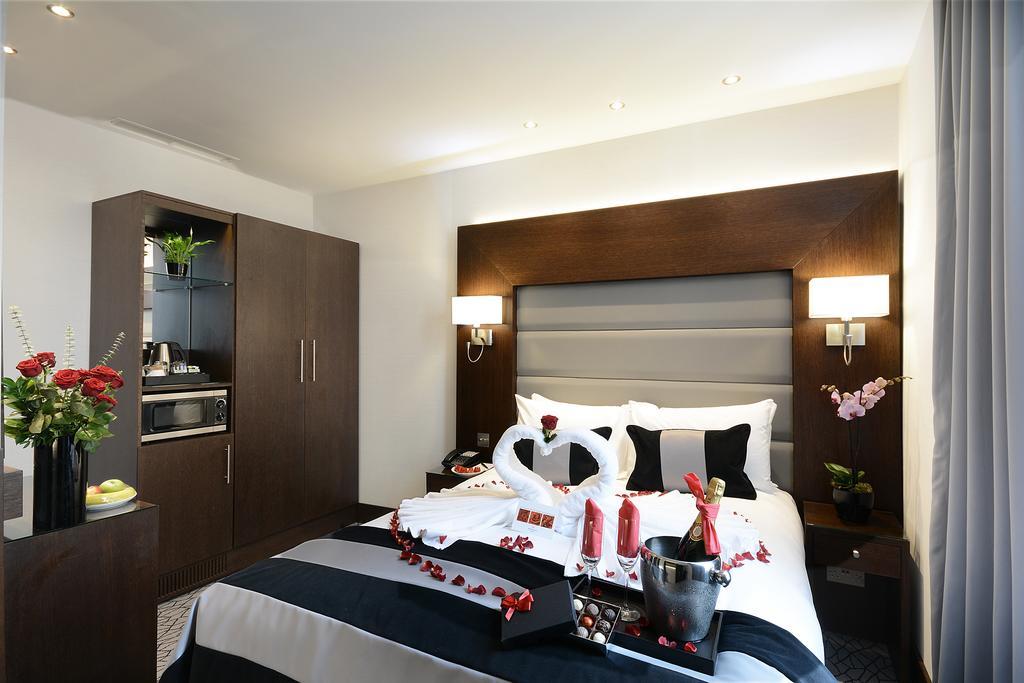 Park Grand London Lancaster Gate Hotel Exterior photo A bedroom at the hotel