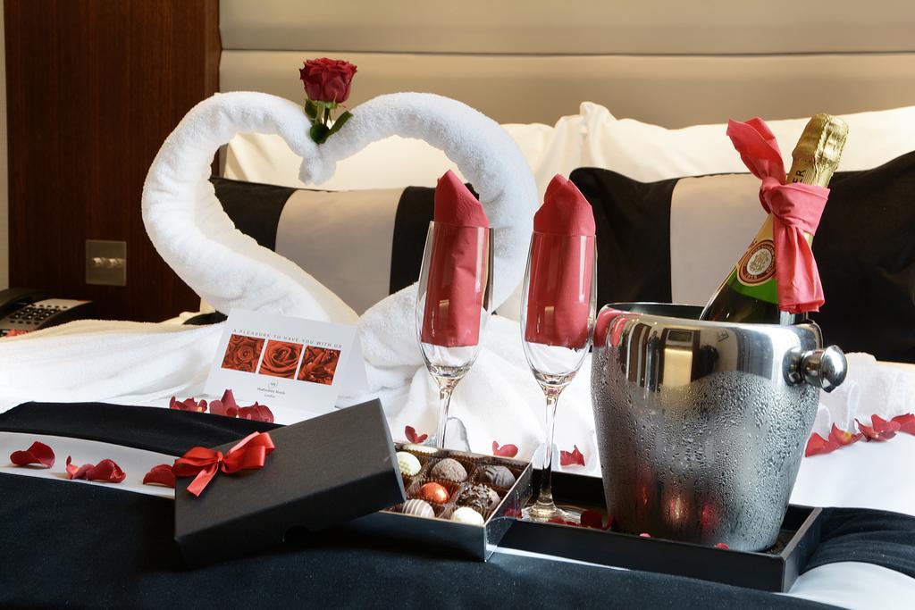 Park Grand London Lancaster Gate Hotel Exterior photo A romantic setting in a hotel room