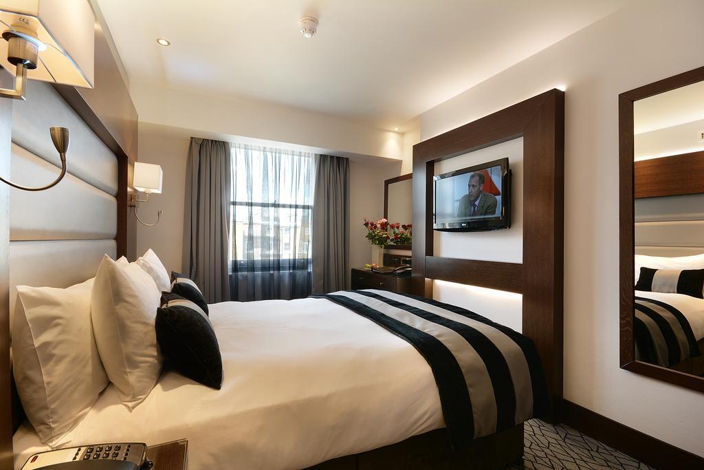 Park Grand London Lancaster Gate Hotel Exterior photo A bedroom at the hotel