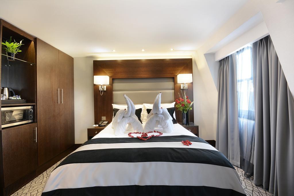 Park Grand London Lancaster Gate Hotel Exterior photo A bedroom at the hotel