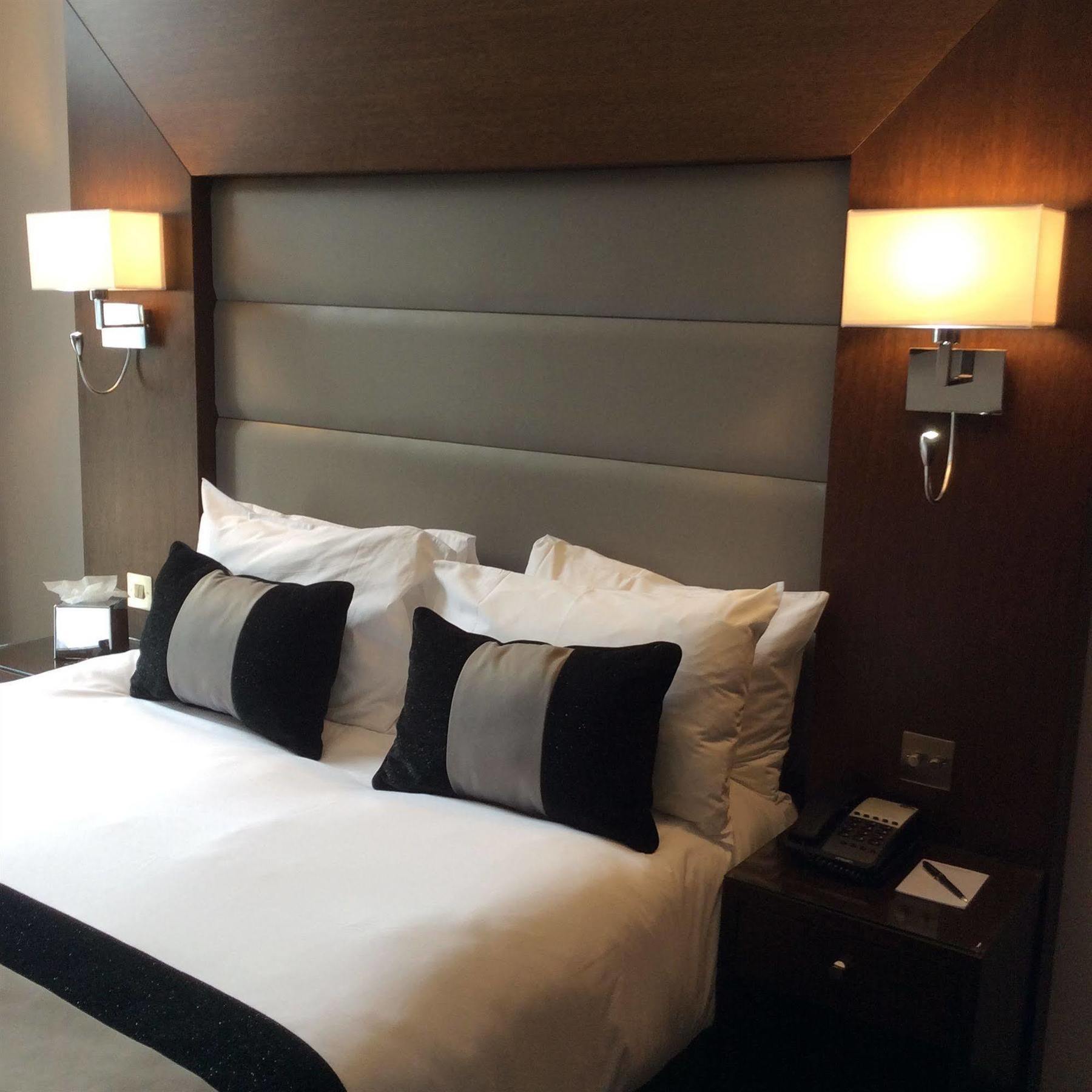 Park Grand London Lancaster Gate Hotel Exterior photo A bedroom at the hotel